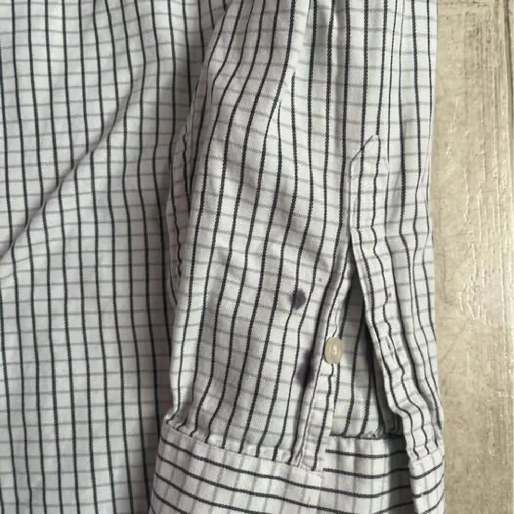 Perry Ellis patterned button down size medium - Picture 4 of 4